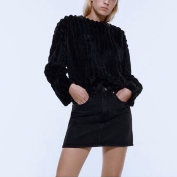 Zara Black Faux Fur Cropped Long Sleeve Top, Size M Women’s Quilted - Picture 2 of 6
